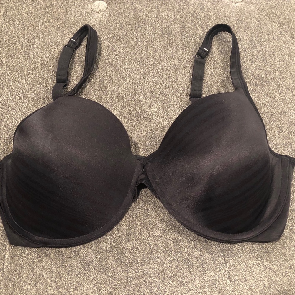 ♥️Hanes 38D Black bra• adj straps• 3 row hook♥️